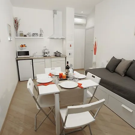 Under The Dome Affittacamere Roma