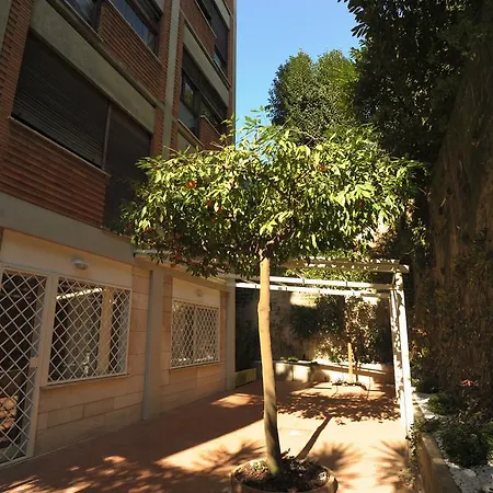 Under The Dome Gasthuis *