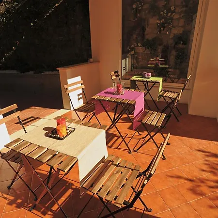 Πανσιόν Under The Dome