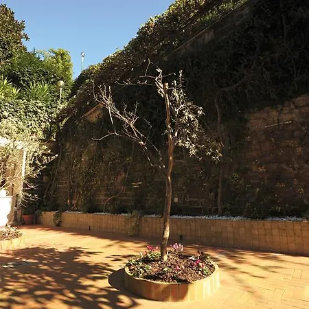 Gasthuis Under The Dome *