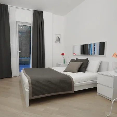 Gasthuis Under The Dome *