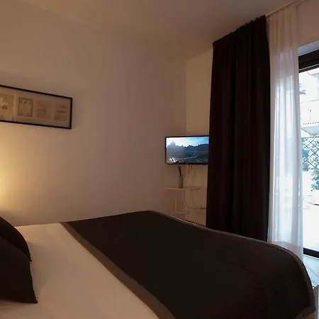 Πανσιόν Under The Dome Ρώμη