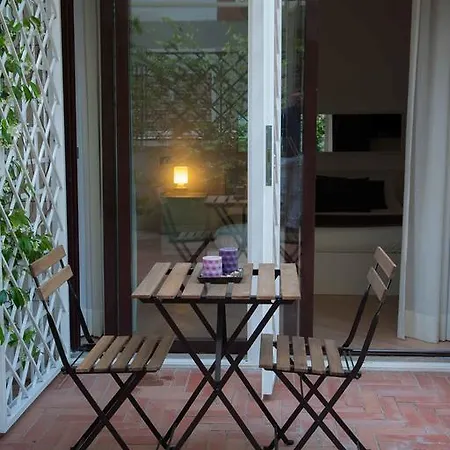 Under The Dome Gasthuis *